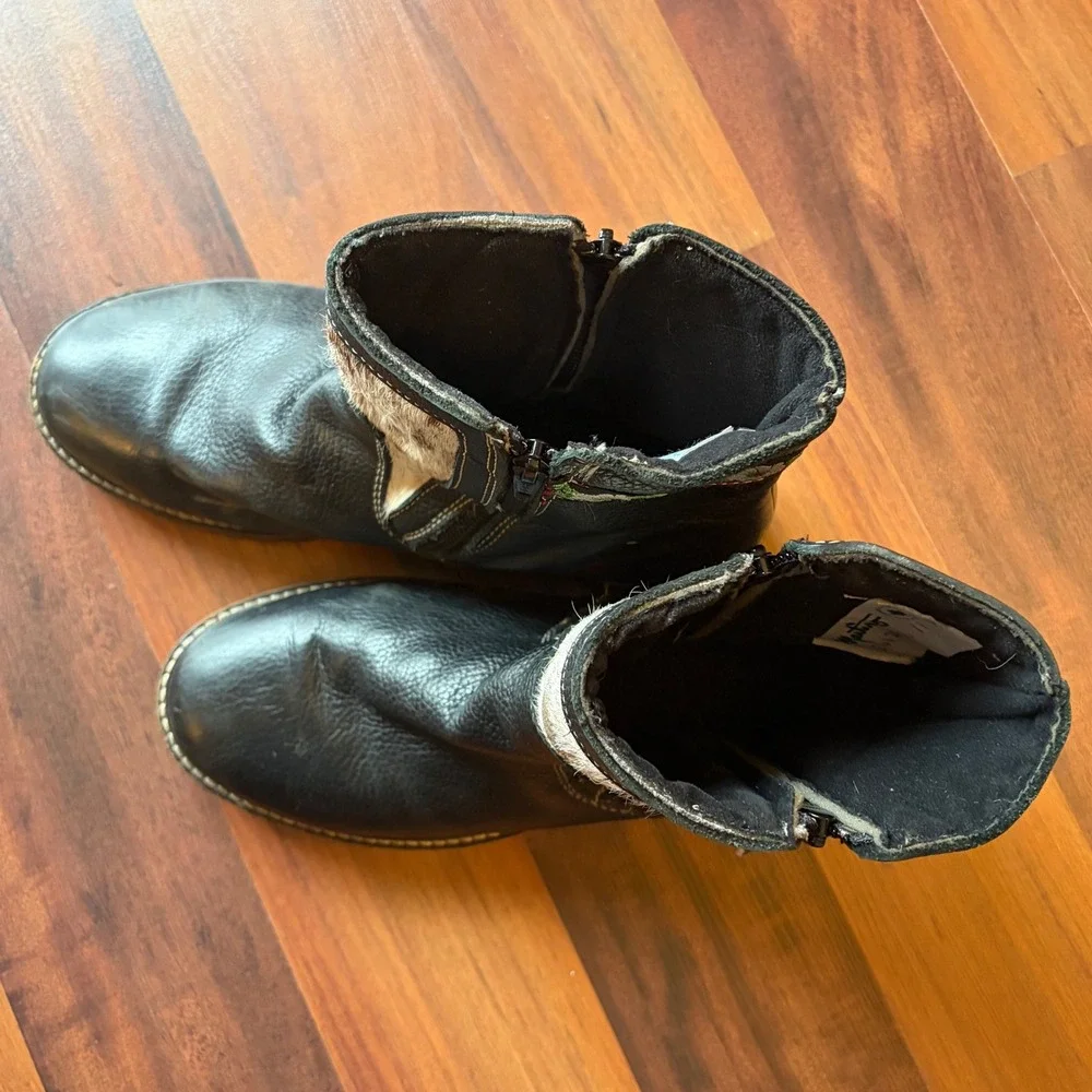 Martino Canada Black Leather Cowhide Fur Floral‎ Embroidered Ankle Boots 7.5